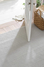 Dash & Albert Herringbone Handwoven Indoor/Outdoor Rug 2'x3' Pearl Grey/White