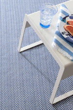 Dash & Albert Herringbone Handwoven Indoor/Outdoor Rug 2'x3' Denim/Ivory