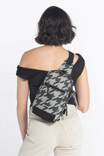 Sherpani Metro Sling Bag Houndstooth
