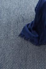 Dash & Albert Honeycomb Handwoven Wool Rug 2'x3' Indigo/Grey