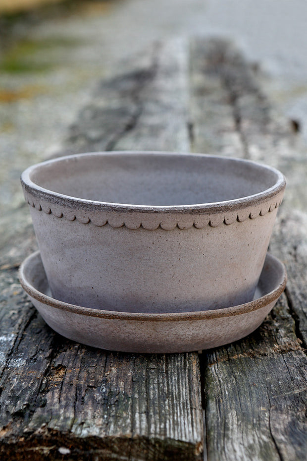 Helena Lopw Pot With Saucer Raw Grey