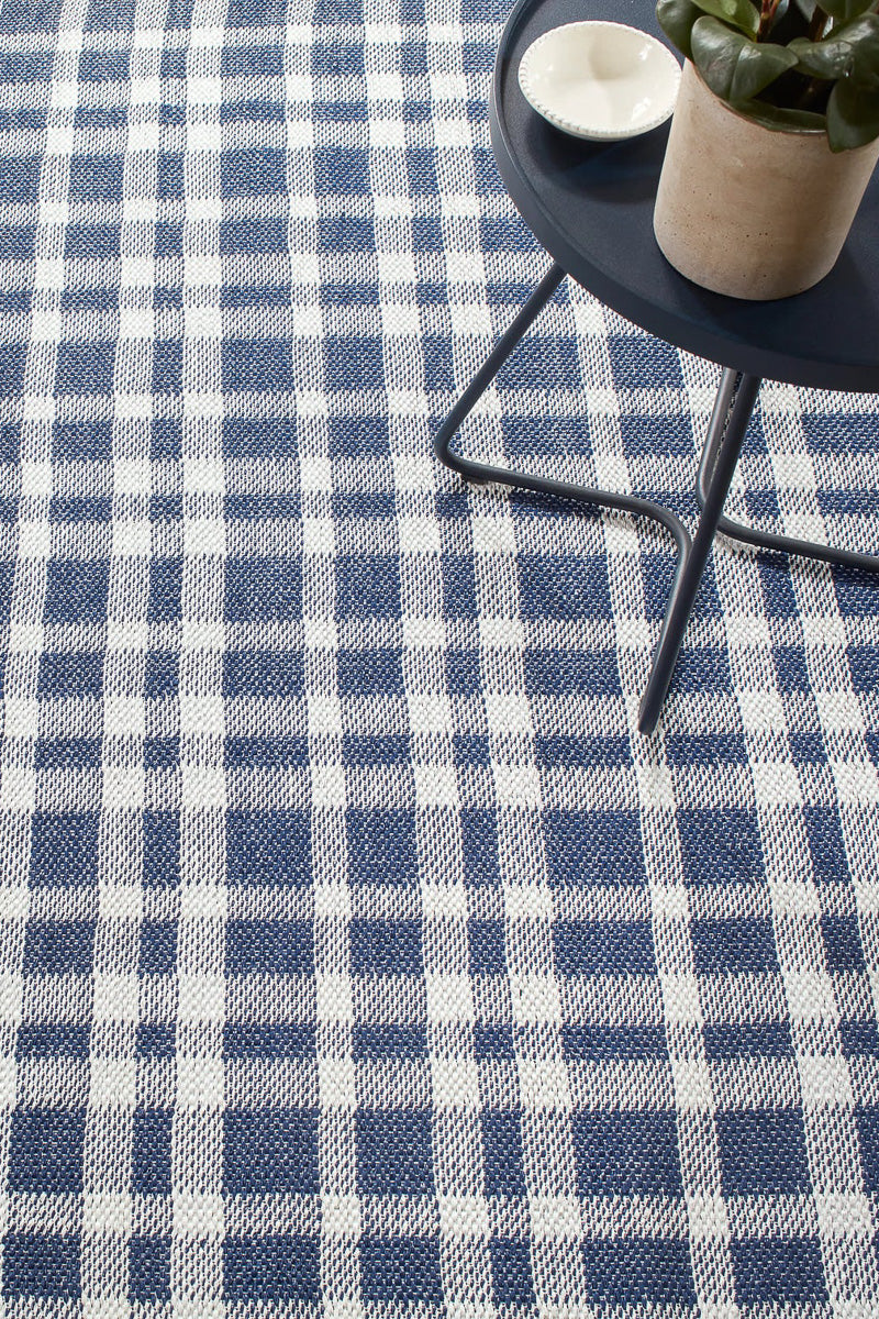 Dash & Albert Tattersall Handwoven Indoor/Outdoor Rug 2'x3' Navy