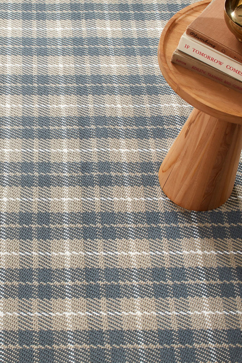 Dash & Albert Lakeville Plaid Handwoven Indoor/Outdoor Rug 2'x3' Charcoal