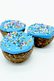 Rainbow Sprinkle Chewy Oat Cake Cup Blue 3 Pack