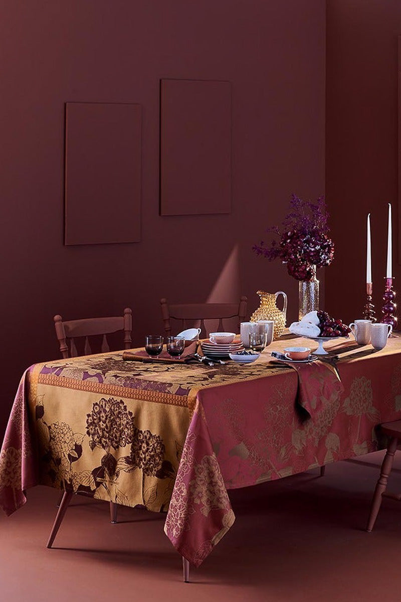 Garnier-Thiebaut Hortensias Tablecloth Rouille