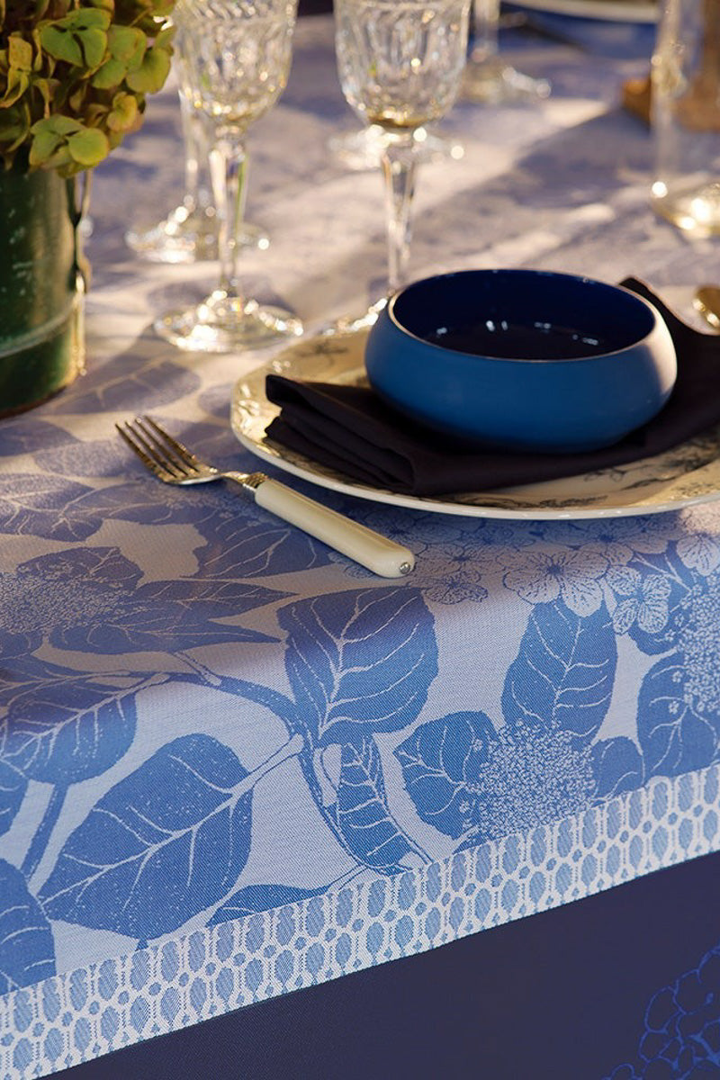 Garnier-Thiebaut Hortensias Tablecloth Bleu