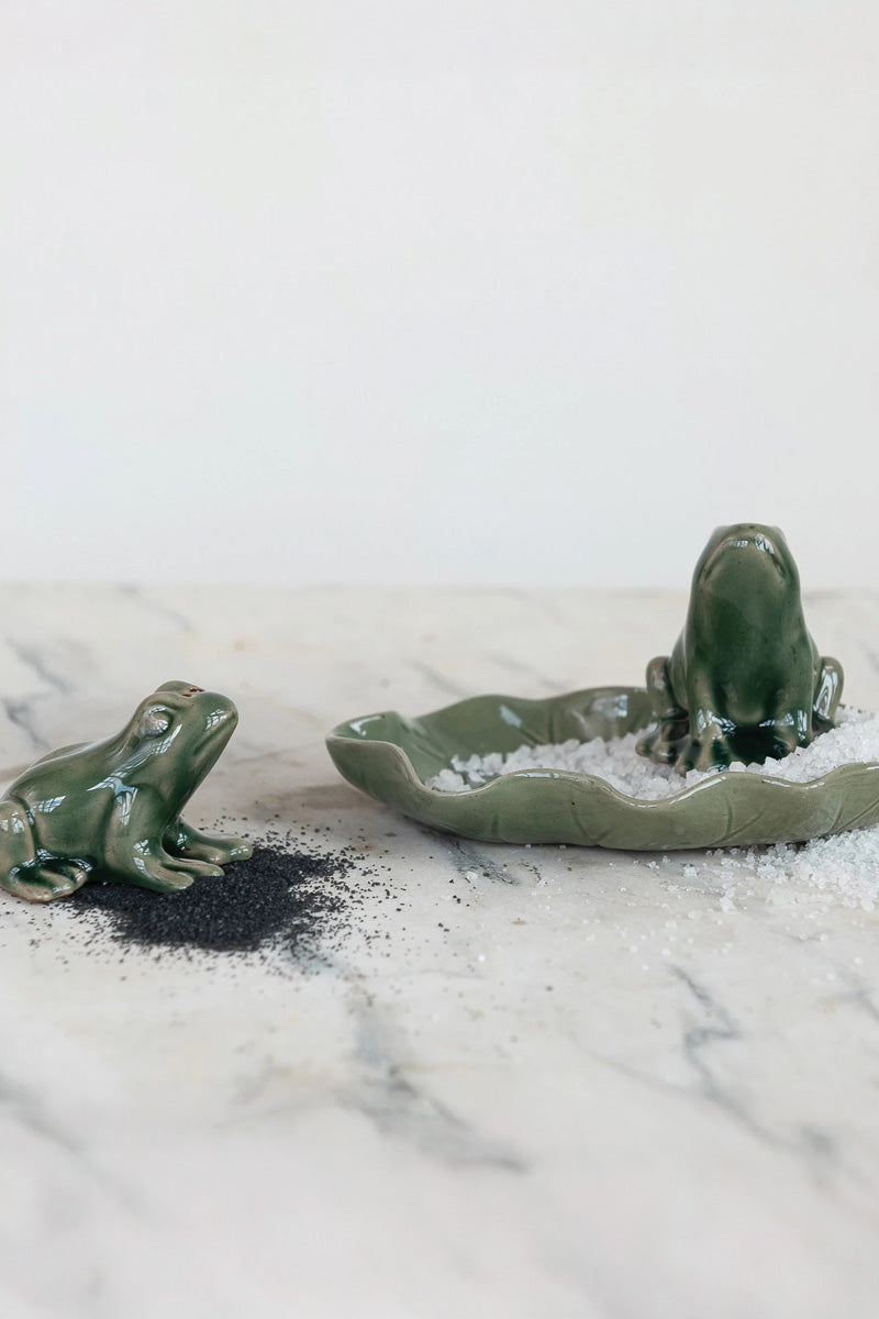 Creative Co-Op Frog Salt & Pepper Shakers with Tray - Thumbnail 5