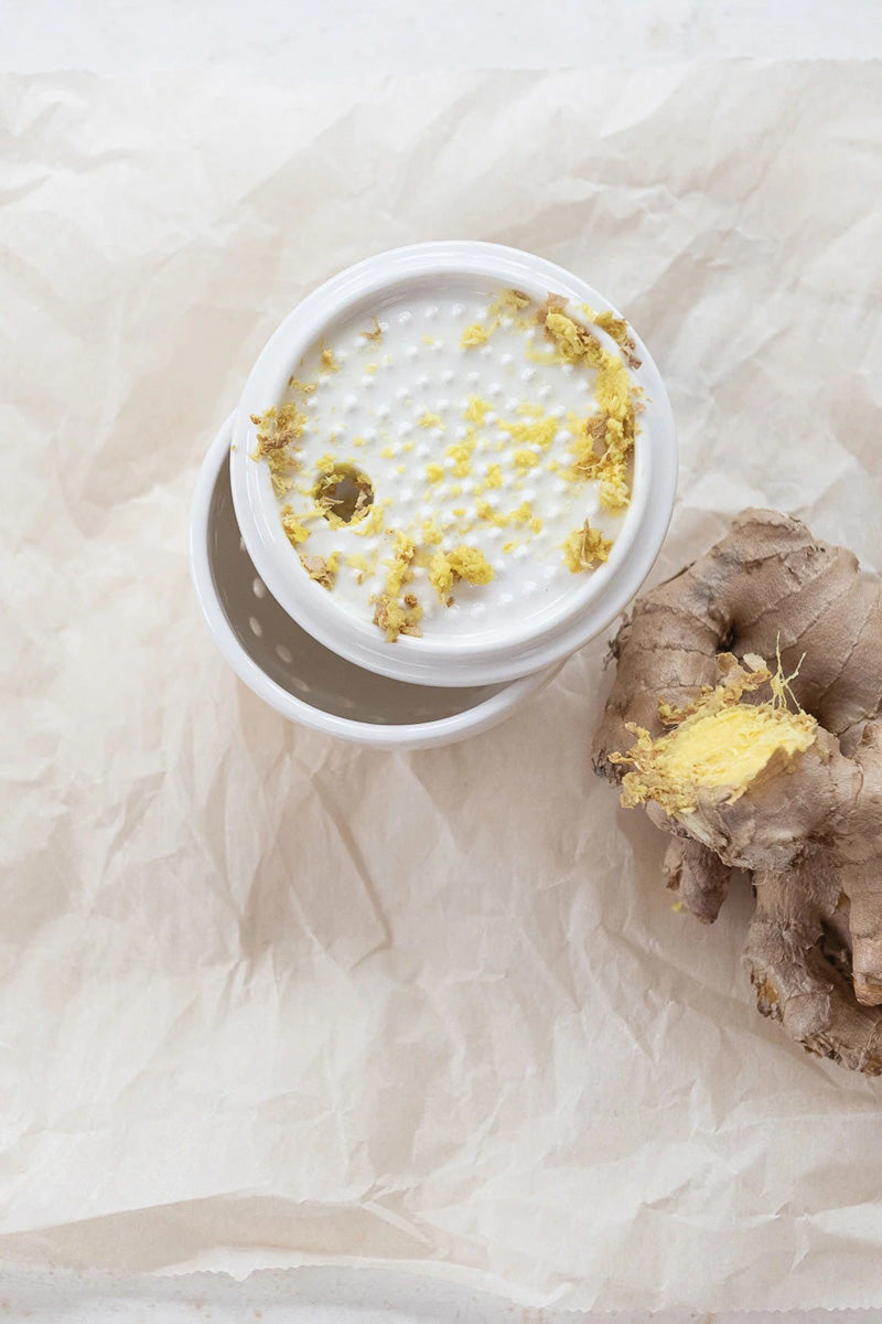 Creative Co-Op Stoneware Garlic/Ginger Grater/Storage White