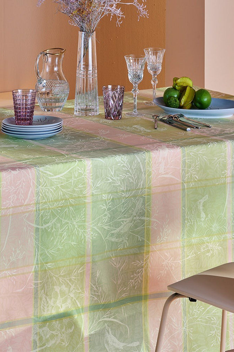 Garnier-Thiebaut Mille Printemps Tablecloth 71" Round Eclosion