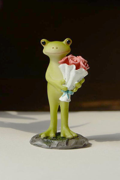 Frog Holding Rose Bouquet