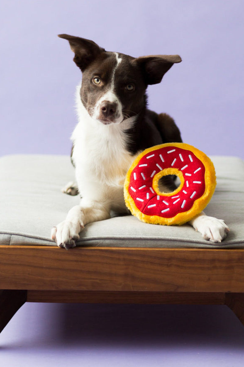 ZippyPaws Holiday Cherry Donutz 7"