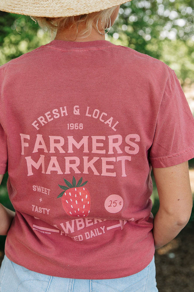 Strawberry Farmers Market Tee Small Crimson