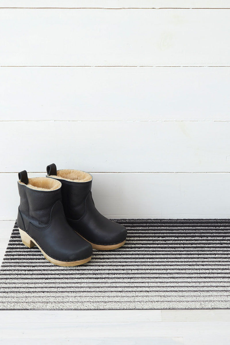 Chilewich Domino Stripe Shag Utility Mat 24"x36" Black & White