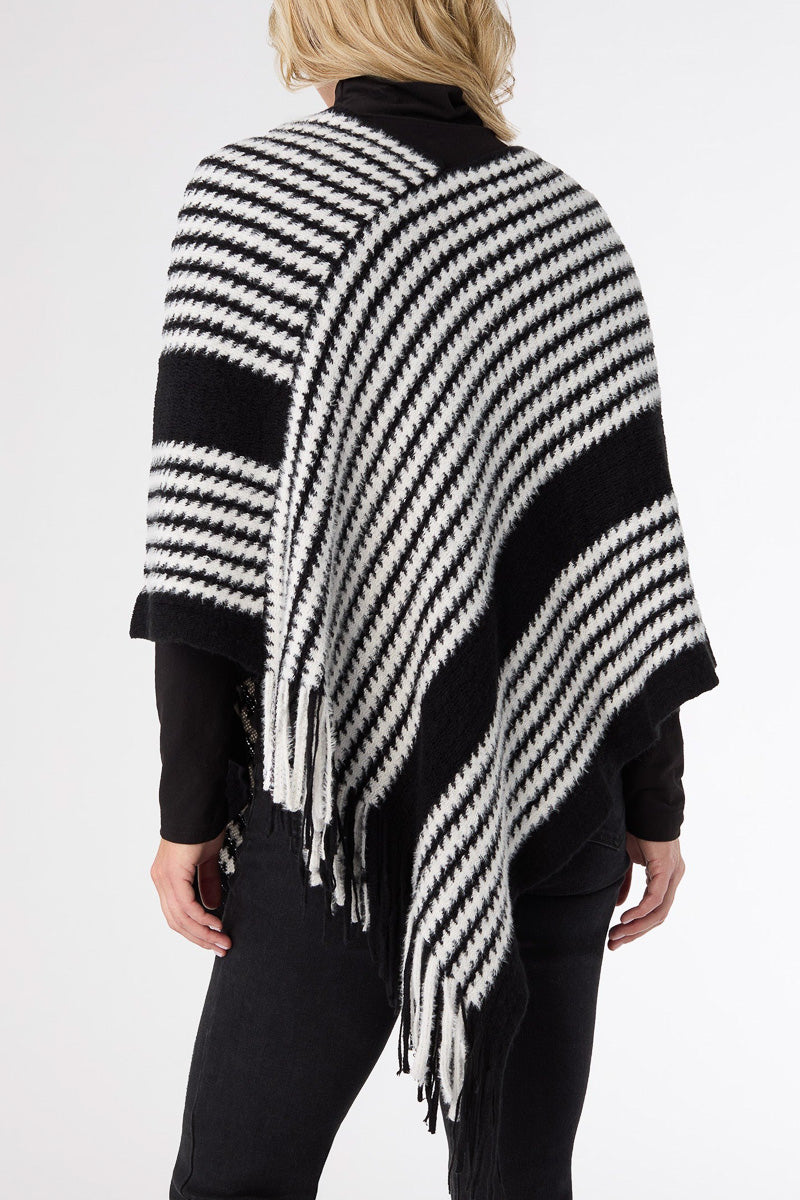 Sansa Poncho Black & White