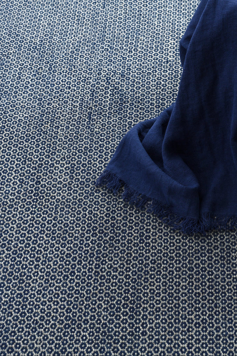 Dash & Albert Honeycomb Handwoven Wool Rug 2'x3' Indigo/Grey