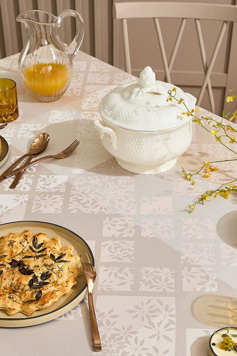 Garnier-Thiebaut Mille Pistils Tablecloth 61"x61" Naturel